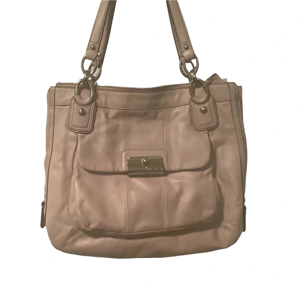 Coach expandable sides